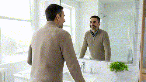 Smiling_in_mirror_202509050924